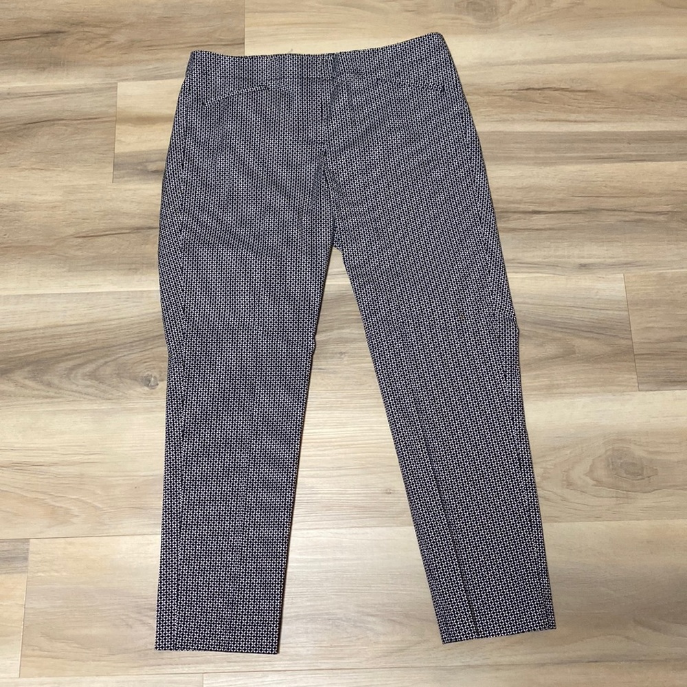 J Jill pant. Size 10. 27” inseam. Front pockets. Never worn.